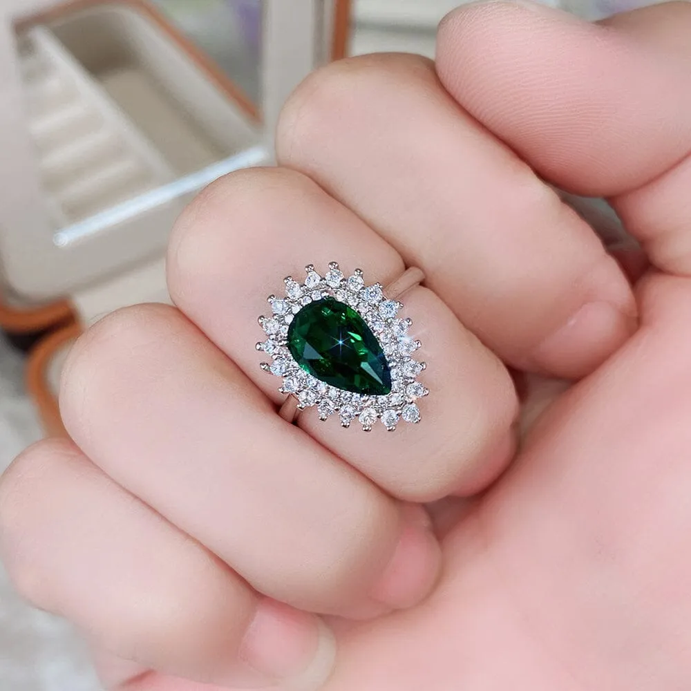 Bright Elegant Emerald Pear-shaped Ring