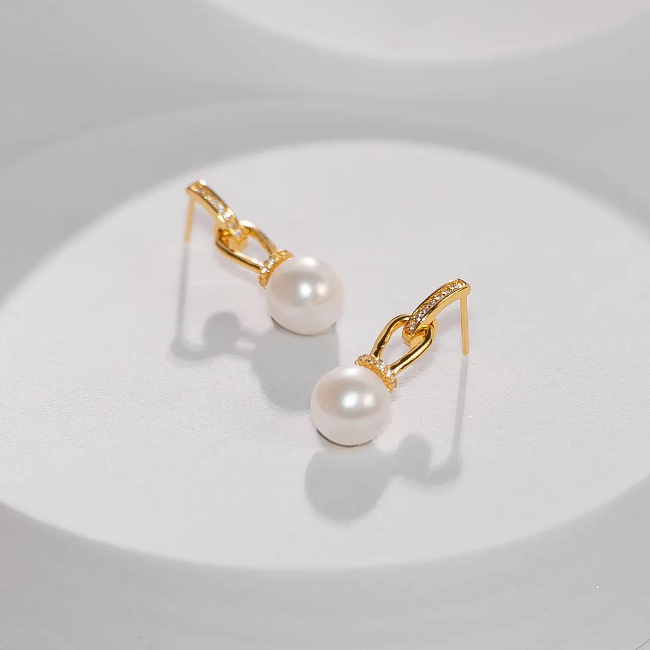 Elegant Freshwater Pearl Earrings WE00290