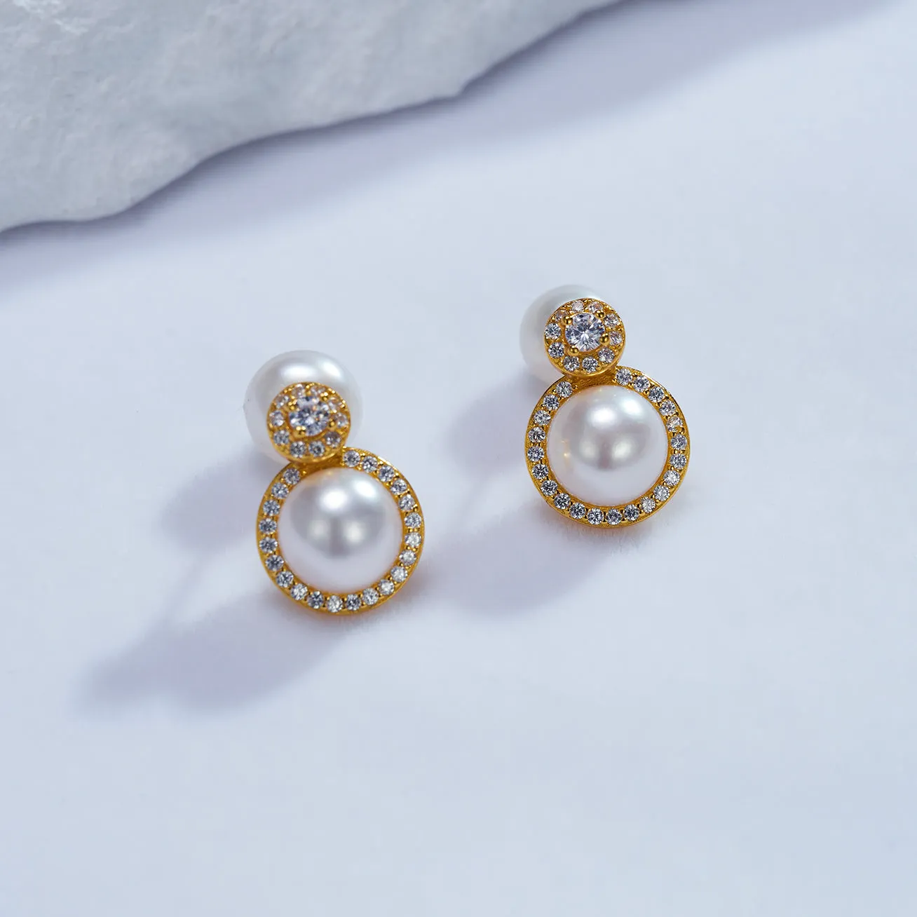 Elegant Freshwater Pearl Earrings WE00679