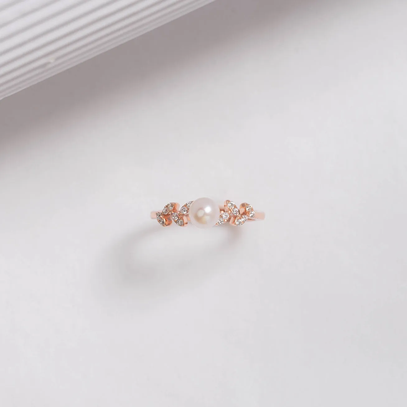 Elegant Freshwater Pearl Ring WR00205