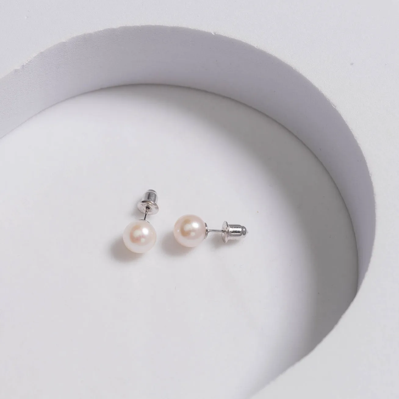 Elegant Freshwater White Round Pearl Stud Earrings WE00708