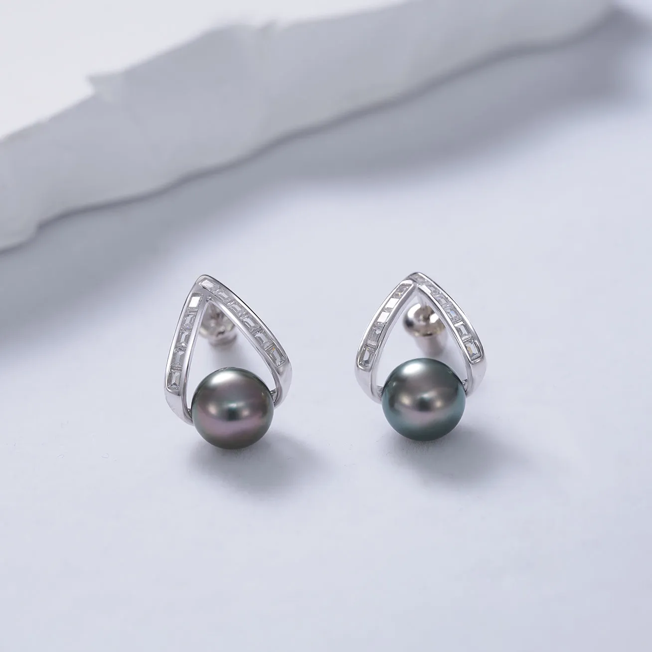 Elegant Tahitian Pearl Earrings WE00722