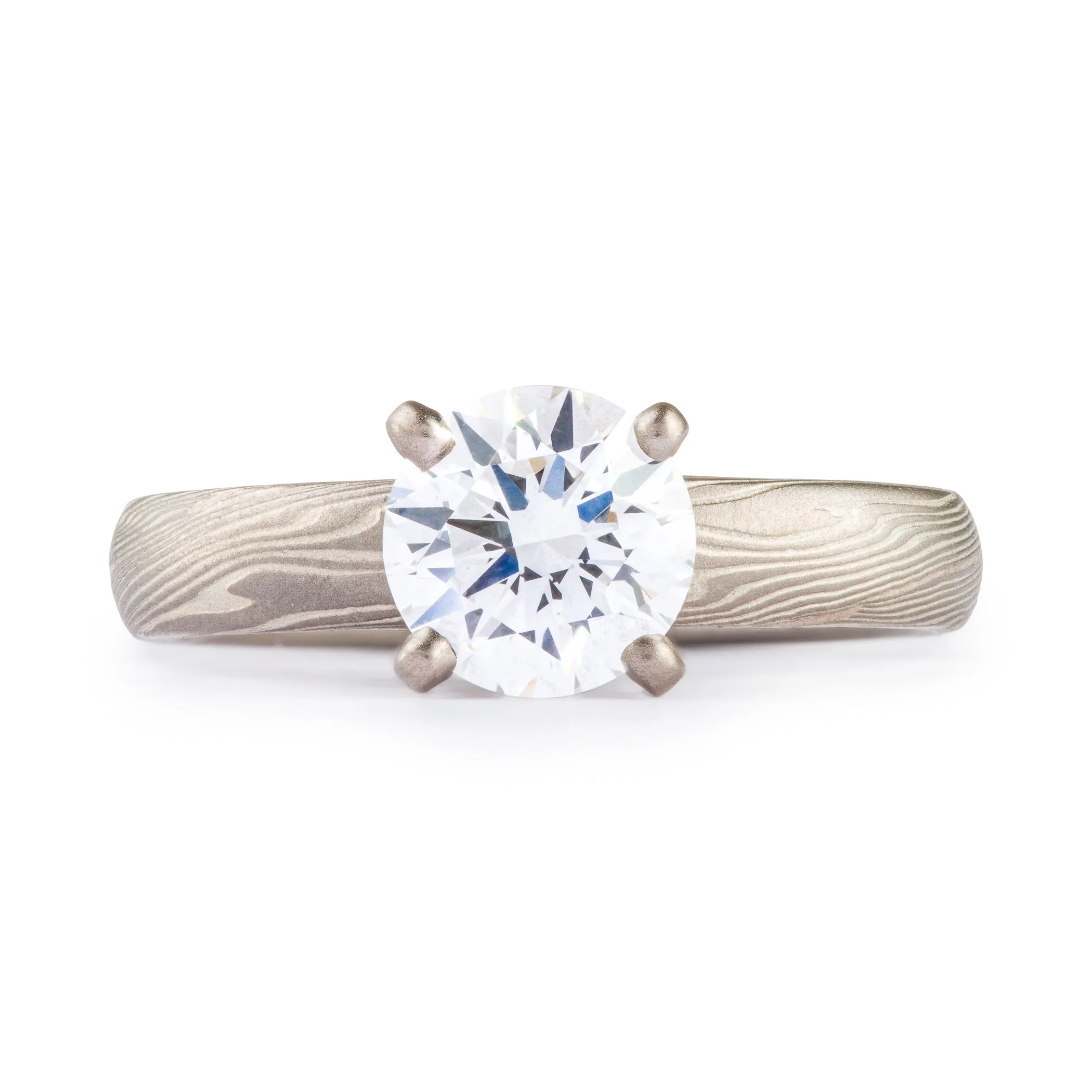 Elegant Twist Pattern Engagement Ring with Round Diamond