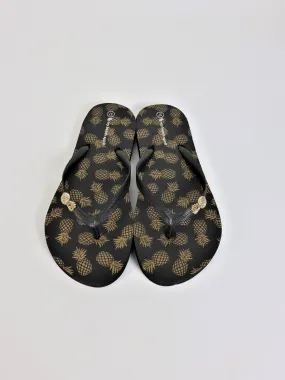 Pineapple and pins women beach slippers