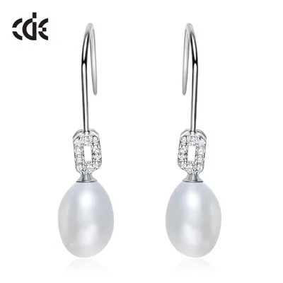 Sterling silver elegant dangling pearl earring