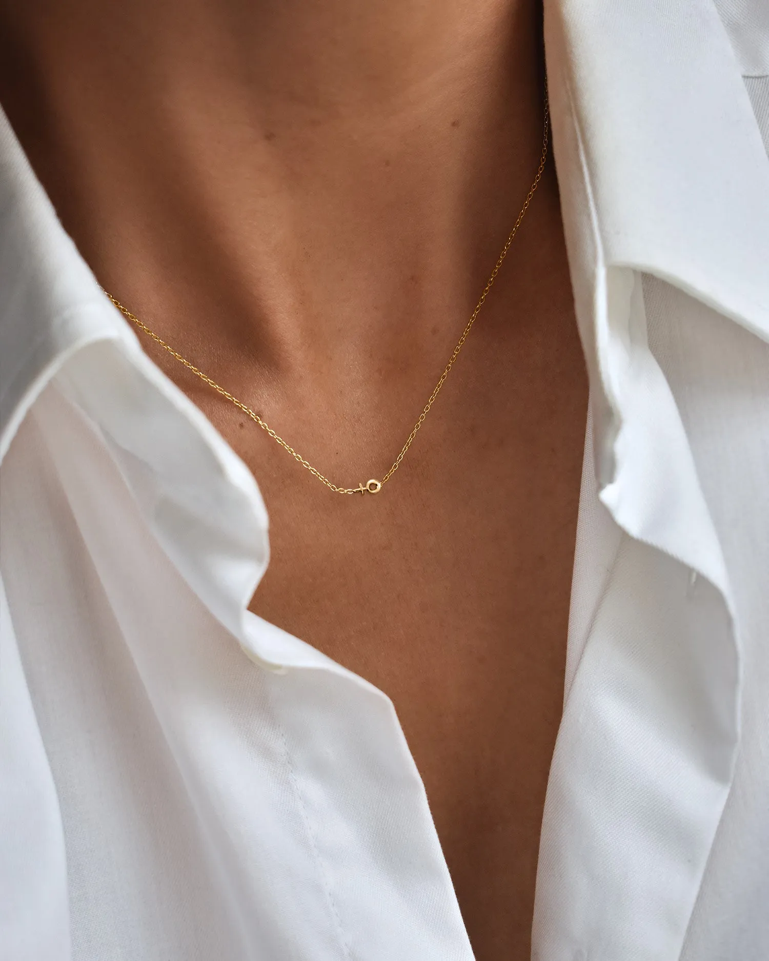 Women Unite drop necklace gold